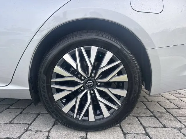 2024 Nissan Altima 2.5 SV photo 11
