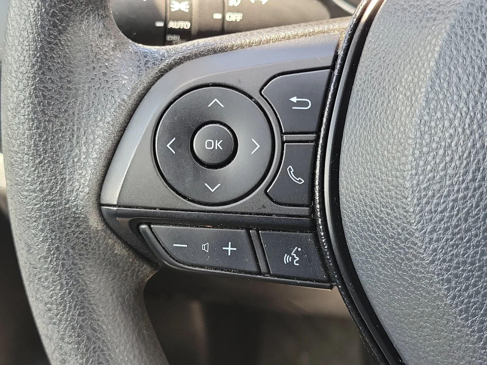 2021 Toyota RAV4 XLE photo 27
