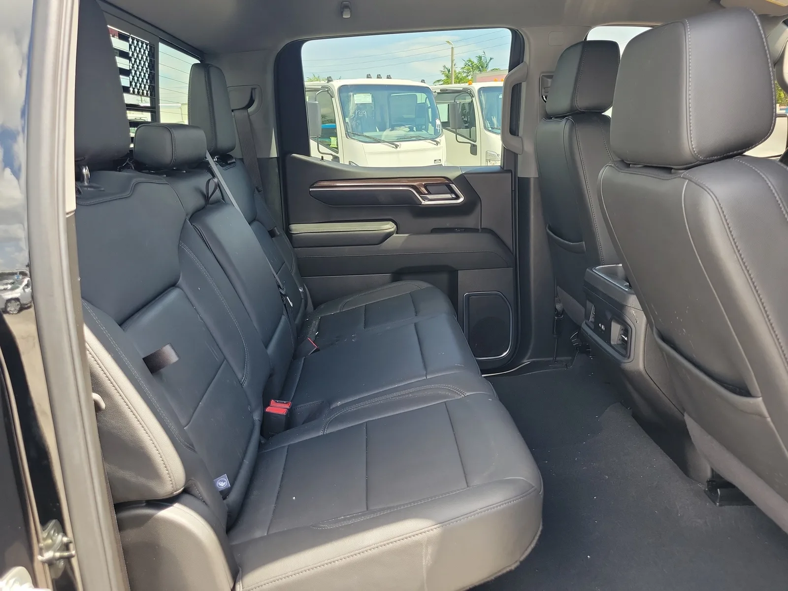 2025 Chevrolet Silverado 1500 RST photo 6