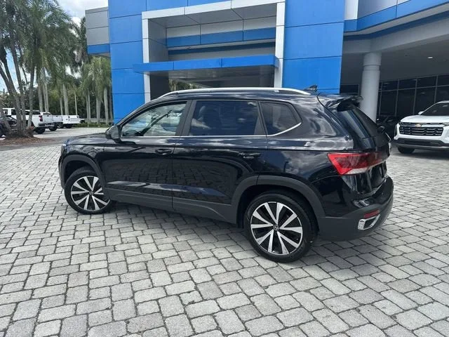 2024 Volkswagen Taos SE photo 15