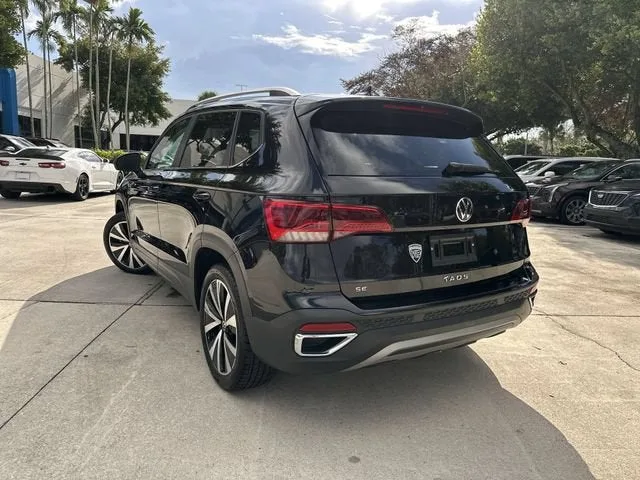2024 Volkswagen Taos SE photo 12