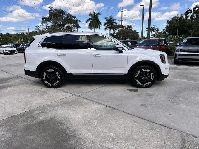 2023 Kia Telluride S photo 14