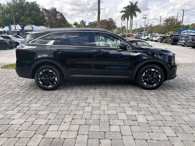 2026 Kia Sorento S photo 14