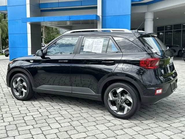 2025 Hyundai Venue SEL photo 32