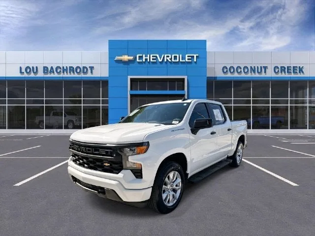 2025 Chevrolet Silverado 1500 Custom photo 4