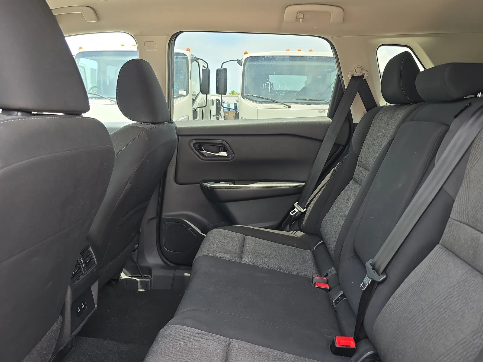 2024 Nissan Rogue SV photo 16