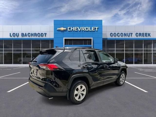 2024 Toyota RAV4 LE photo 8