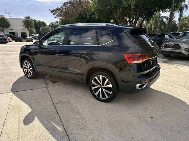 2024 Volkswagen Taos SE photo 32