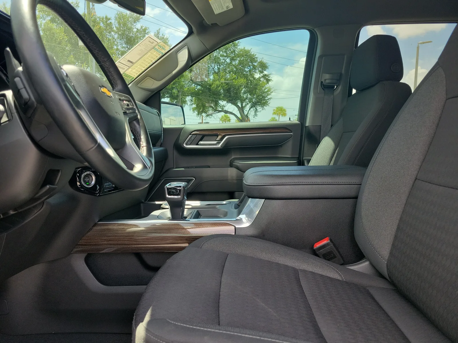 2024 Chevrolet Silverado 1500 LT photo 21