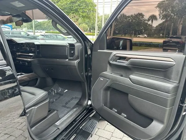 2024 Chevrolet Silverado 1500 RST photo 23