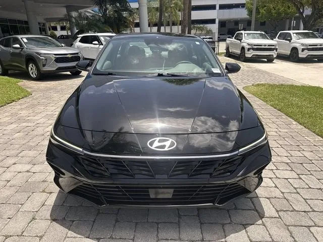 2025 Hyundai Elantra SEL Convenience photo 18