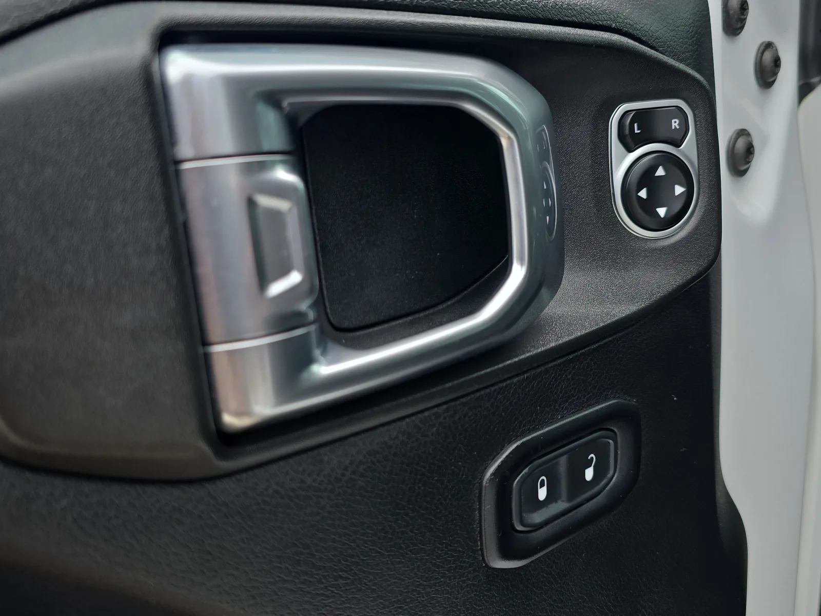 2020 Jeep Gladiator Sport S photo 23