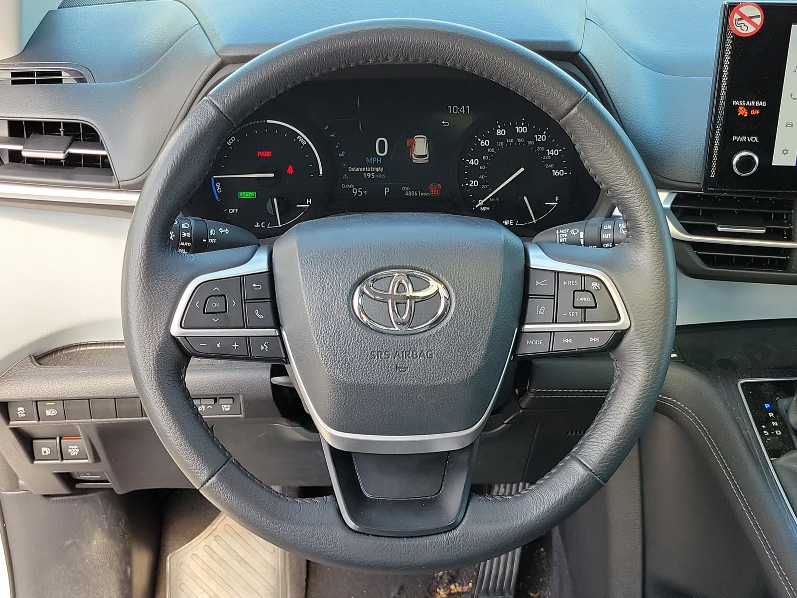 2025 Toyota Sienna XLE photo 15