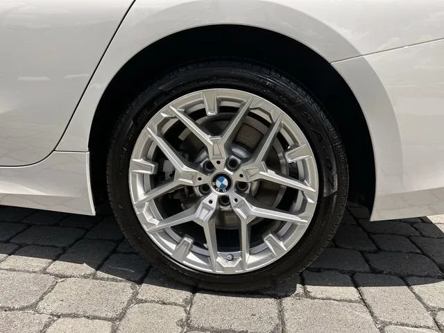 2025 BMW 3 Series 330i photo 11