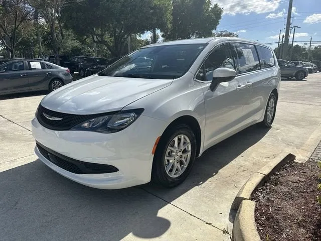 2023 Chrysler Voyager LX photo 20
