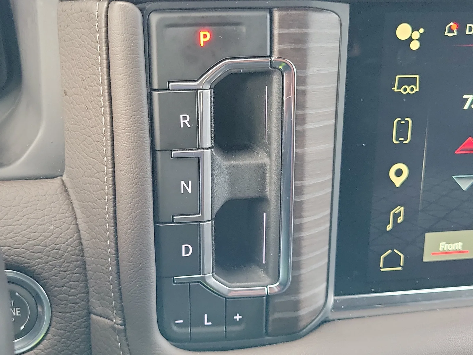 2024 GMC Yukon Denali photo 33