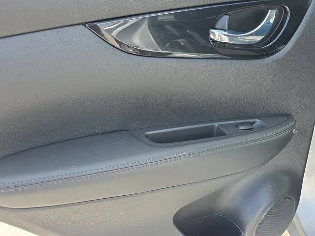 2022 Nissan Rogue Sport SV photo 14