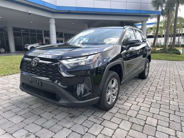 2024 Toyota RAV4 XLE photo 21