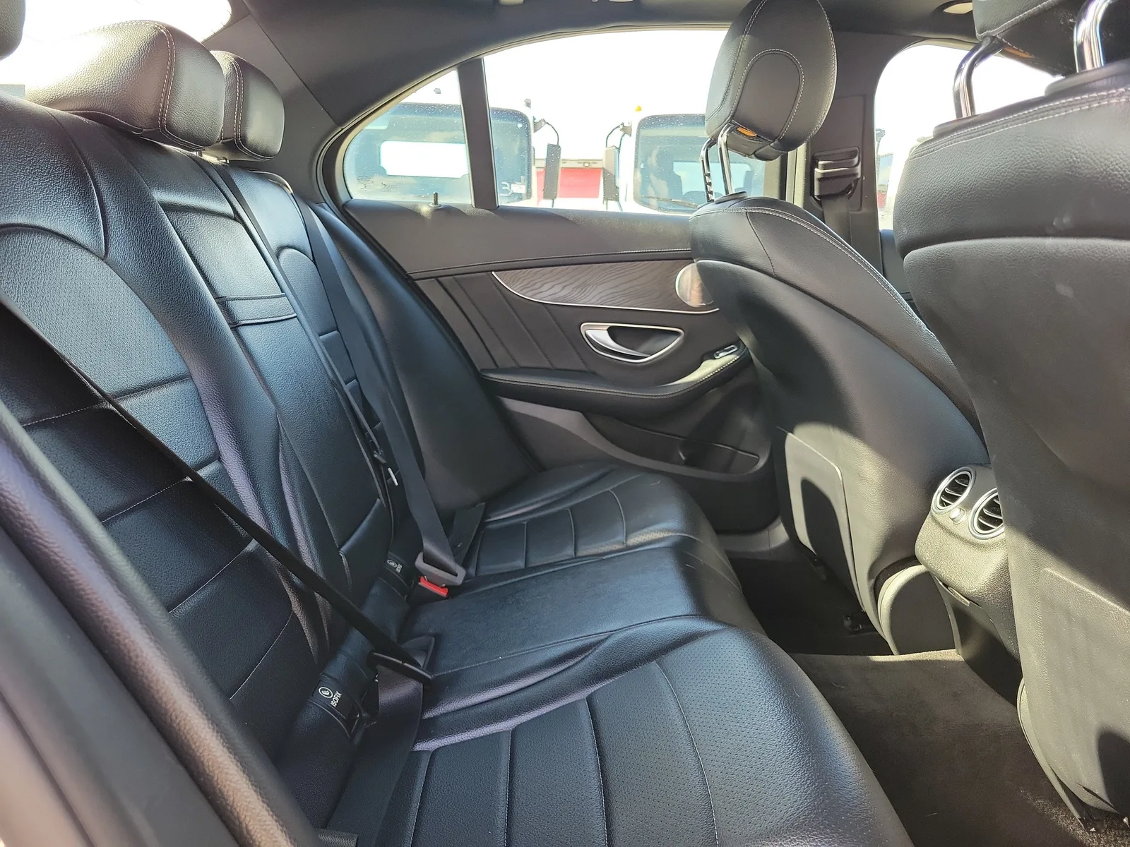 2016 Mercedes-Benz C-Class C 300 Luxury photo 7