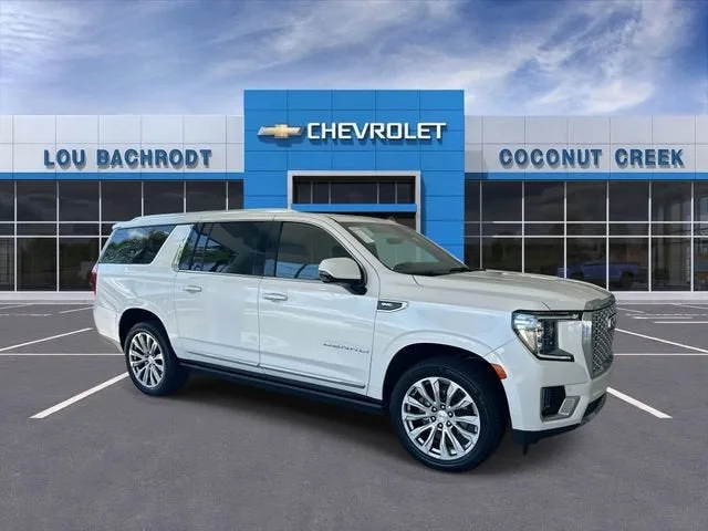 2022 GMC Yukon XL Denali photo 2