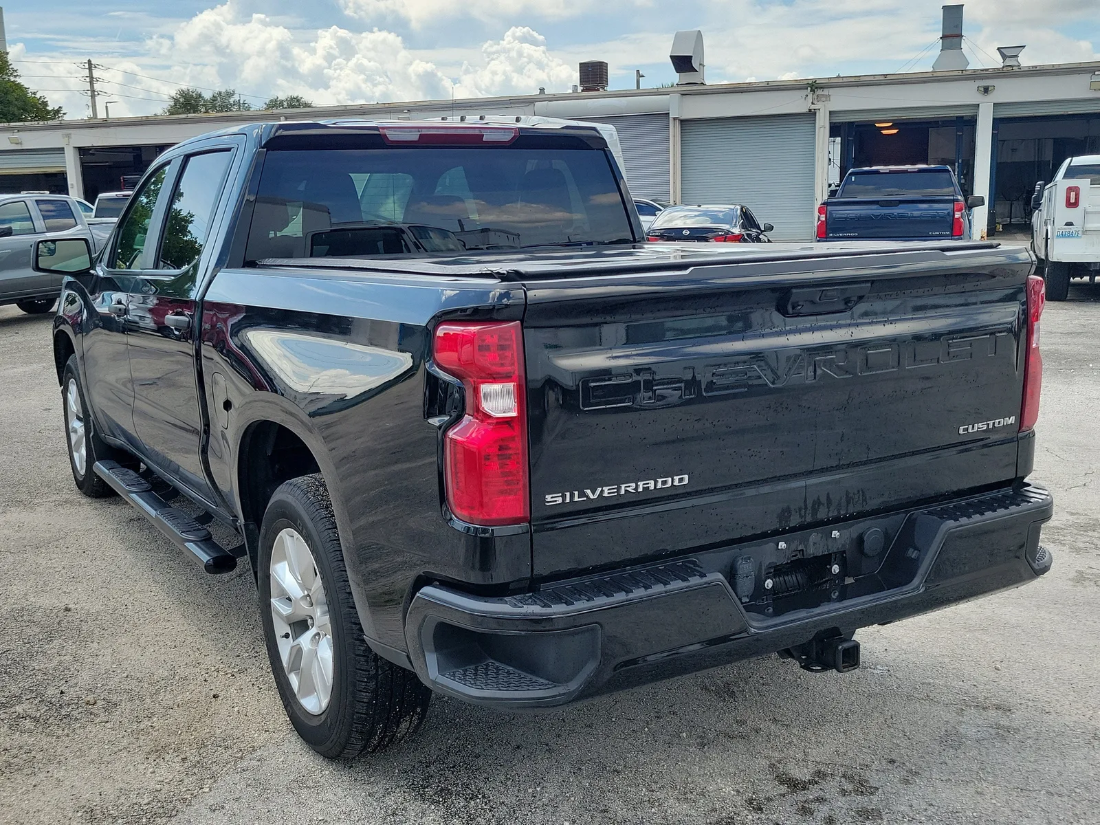 2025 Chevrolet Silverado 1500 Custom photo 3
