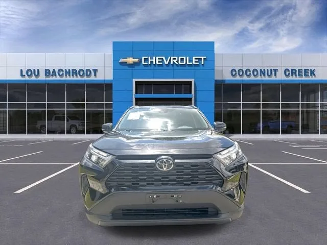 2024 Toyota RAV4 XLE photo 3