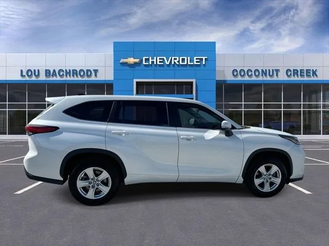 2023 Toyota Highlander L photo 9
