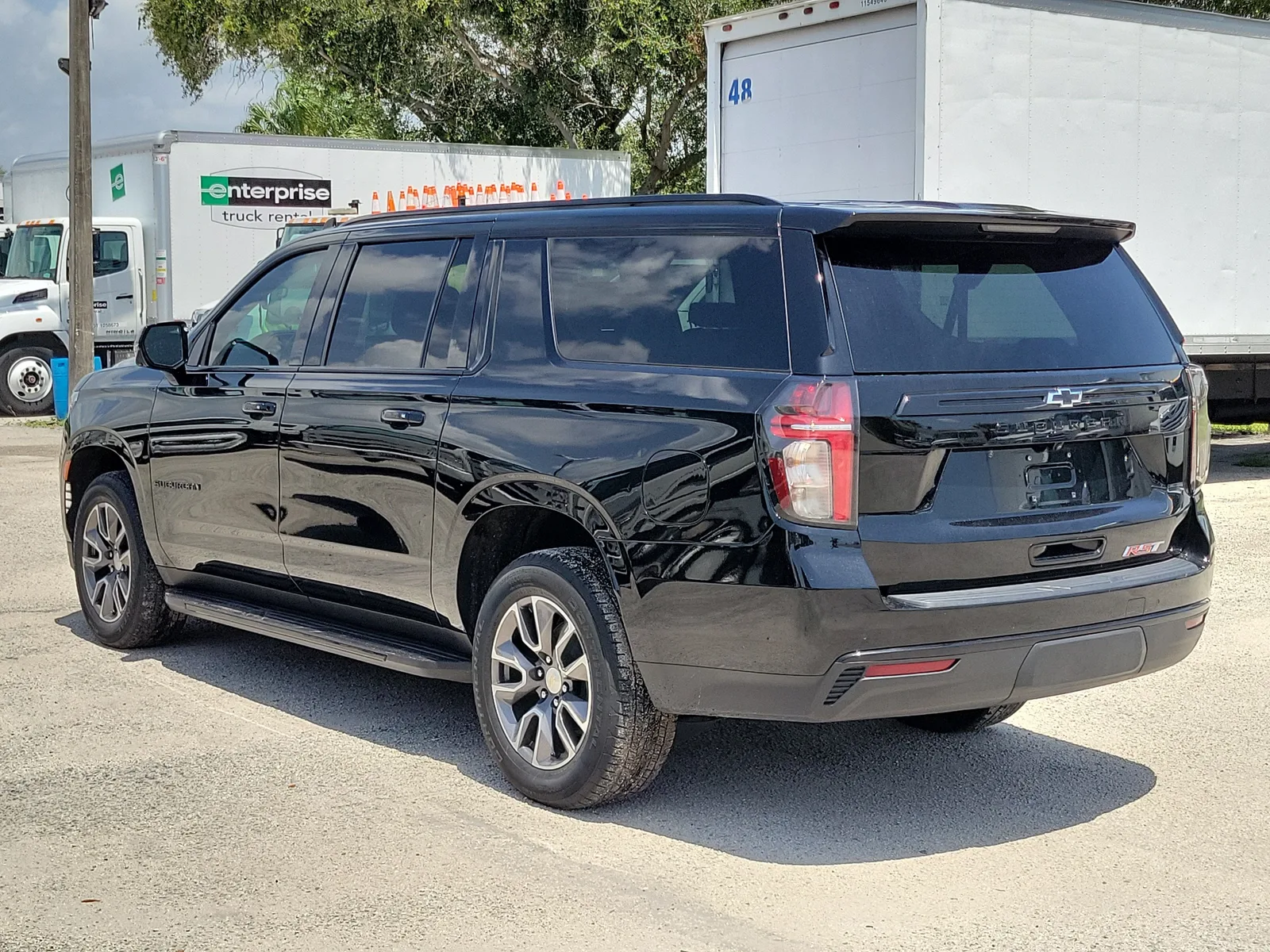 2023 Chevrolet Suburban RST photo 5