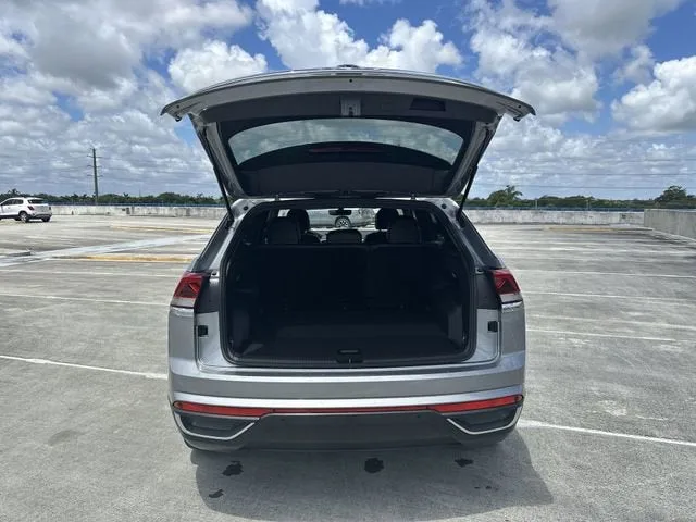 2022 Volkswagen Atlas Cross Sport 2.0T SE w/Technology photo 28