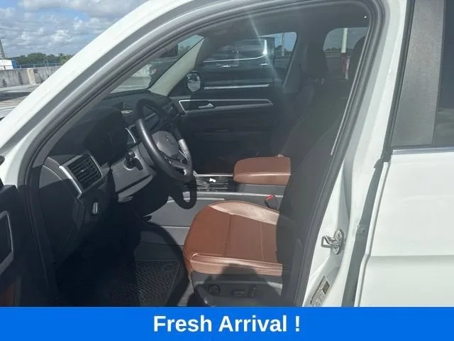 2022 Volkswagen Atlas 2.0T SE w/Technology photo 2