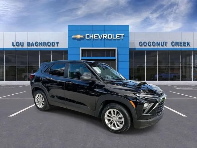2024 Chevrolet Trailblazer LS photo 2