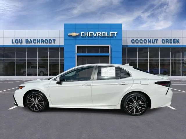 2024 Toyota Camry SE photo 5