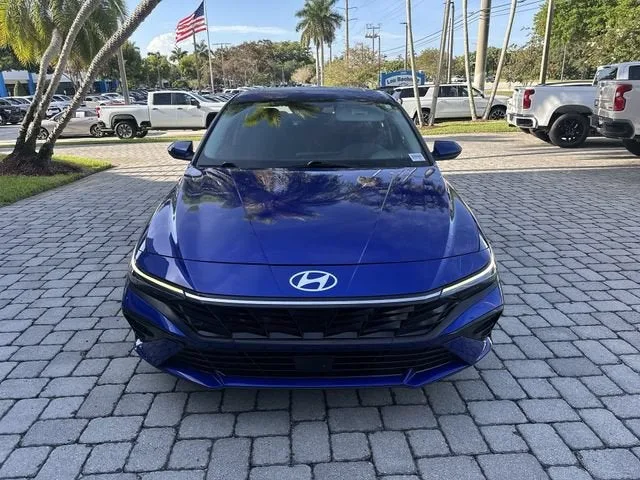 2025 Hyundai Elantra SEL Convenience photo 18