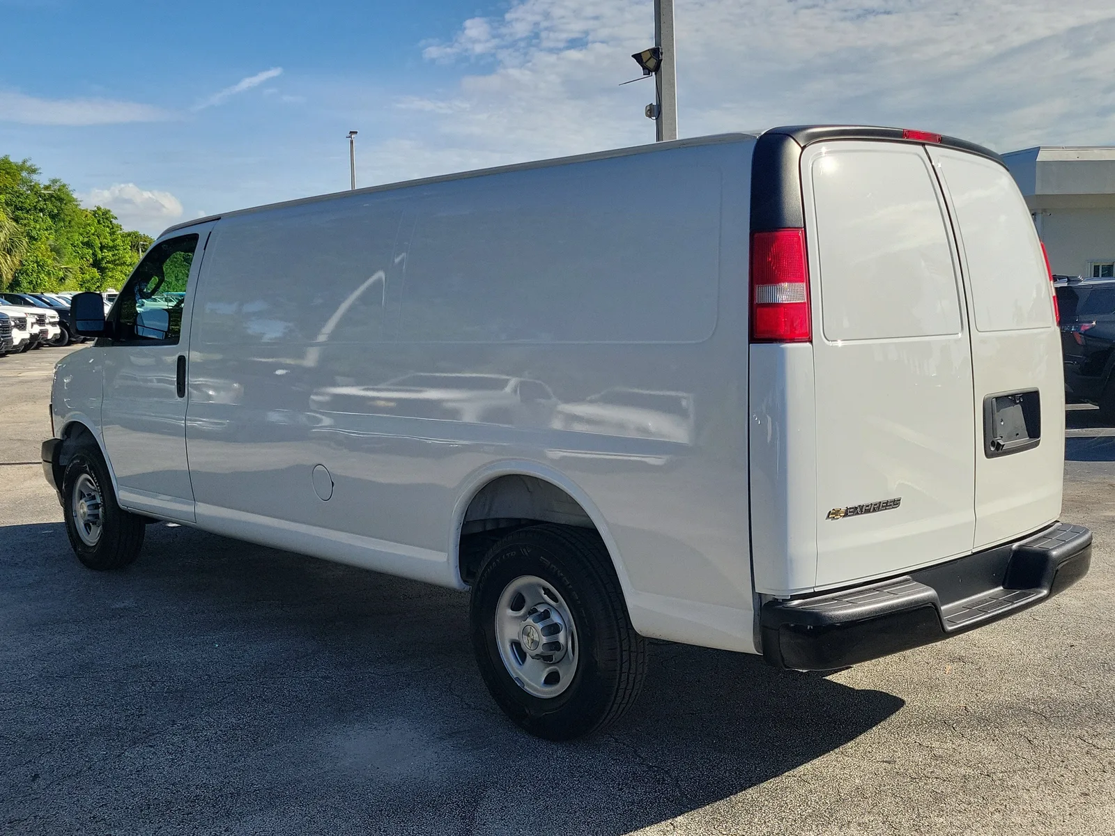 2025 Chevrolet Express Cargo WT photo 5