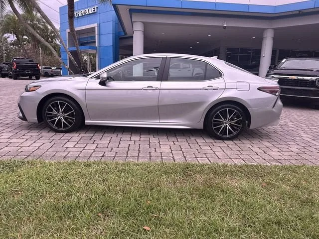 2024 Toyota Camry SE photo 32