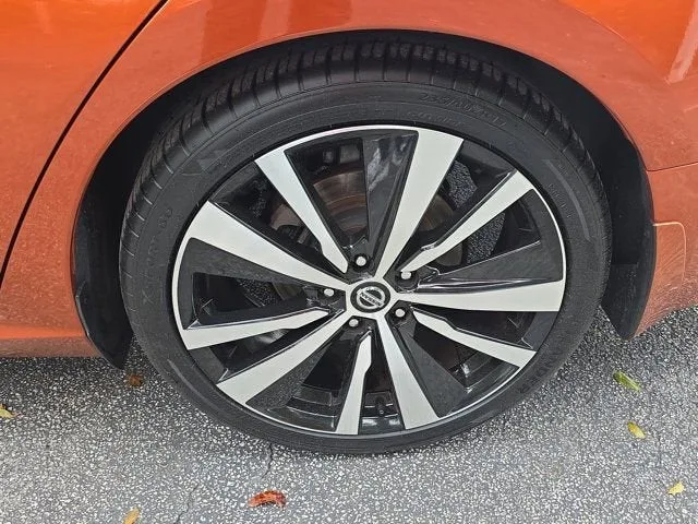 2022 Nissan Altima 2.5 SR photo 13