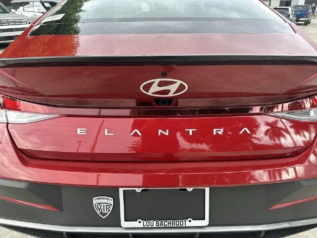 2025 Hyundai Elantra SEL Sport photo 12