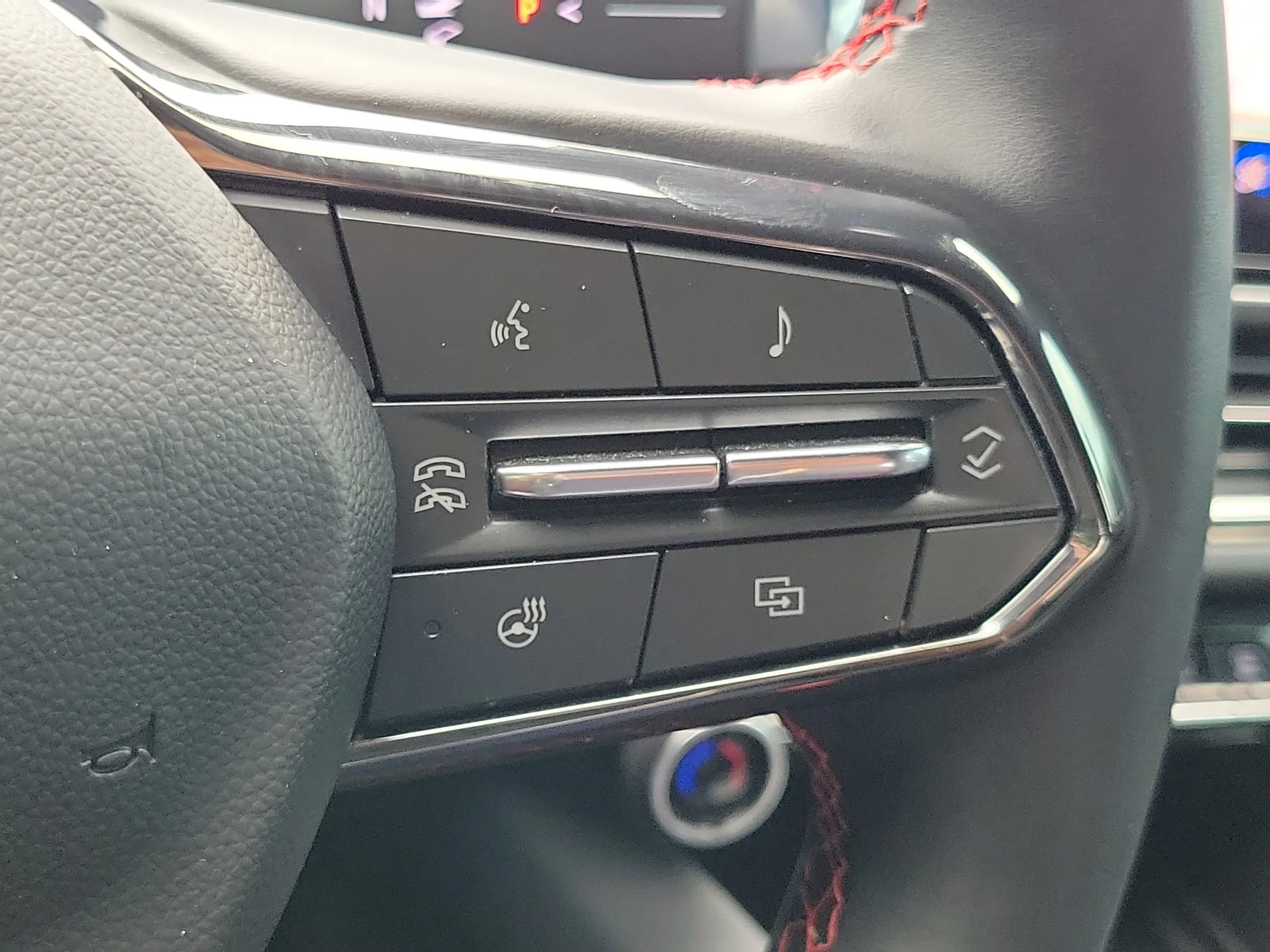 2025 Chevrolet Equinox EV RS photo 29