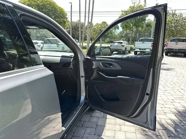 2023 Chevrolet Traverse LT Cloth photo 23