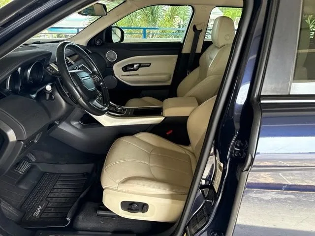 2019 Land Rover Range Rover Evoque HSE photo 2