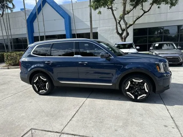 2023 Kia Telluride S photo 21