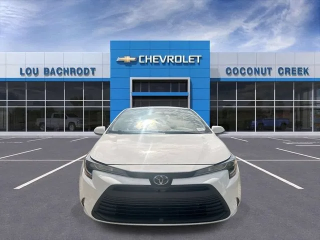 2024 Toyota Corolla LE photo 3