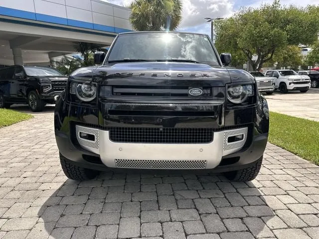 2023 Land Rover Defender SE photo 19