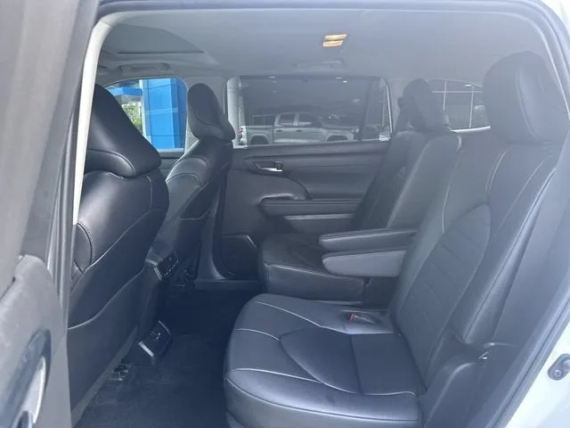 2024 Toyota Highlander LE photo 27