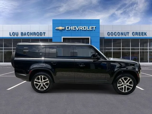 2023 Land Rover Defender SE photo 9
