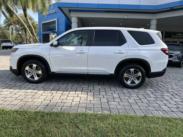 2023 Honda Pilot EX-L 7 Passenger photo 32