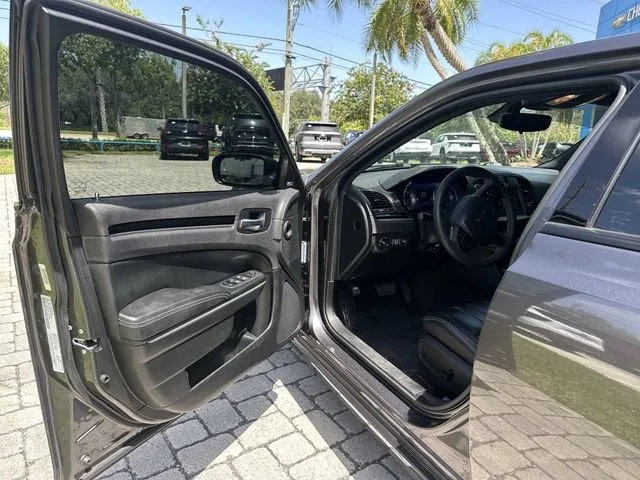 2023 Chrysler 300 300S photo 22