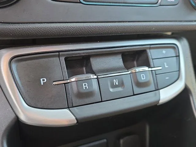 2024 GMC Terrain SLE photo 30