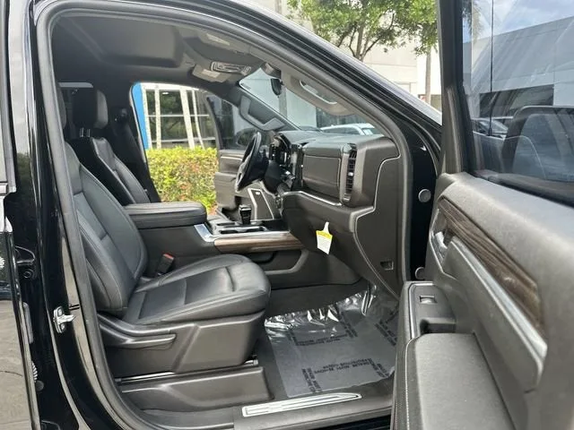 2024 Chevrolet Silverado 1500 RST photo 29