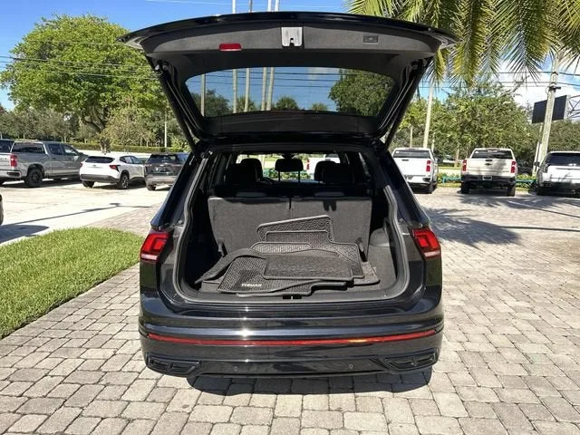2022 Volkswagen Tiguan SE R-Line Black photo 28